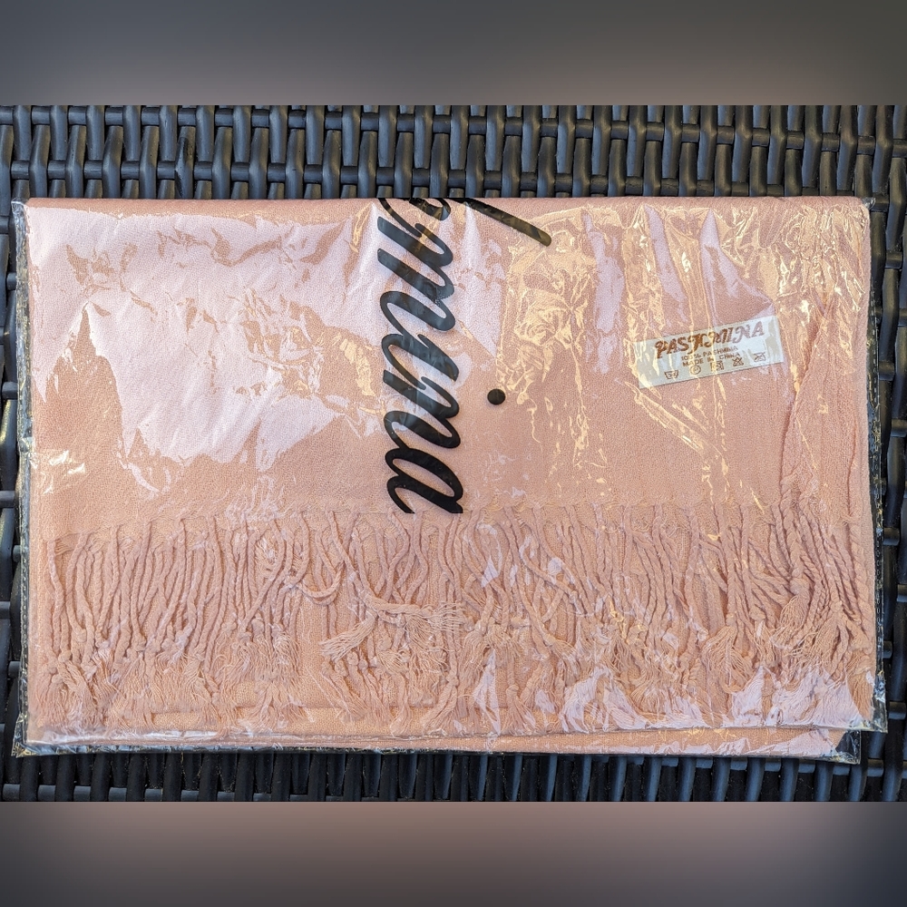 100% Pashmina New In Bag  Peach Scarf